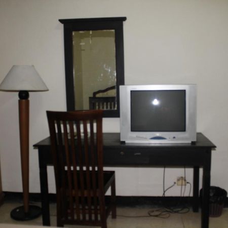 Hotel Simpang Tujuh à Cepu Extérieur photo