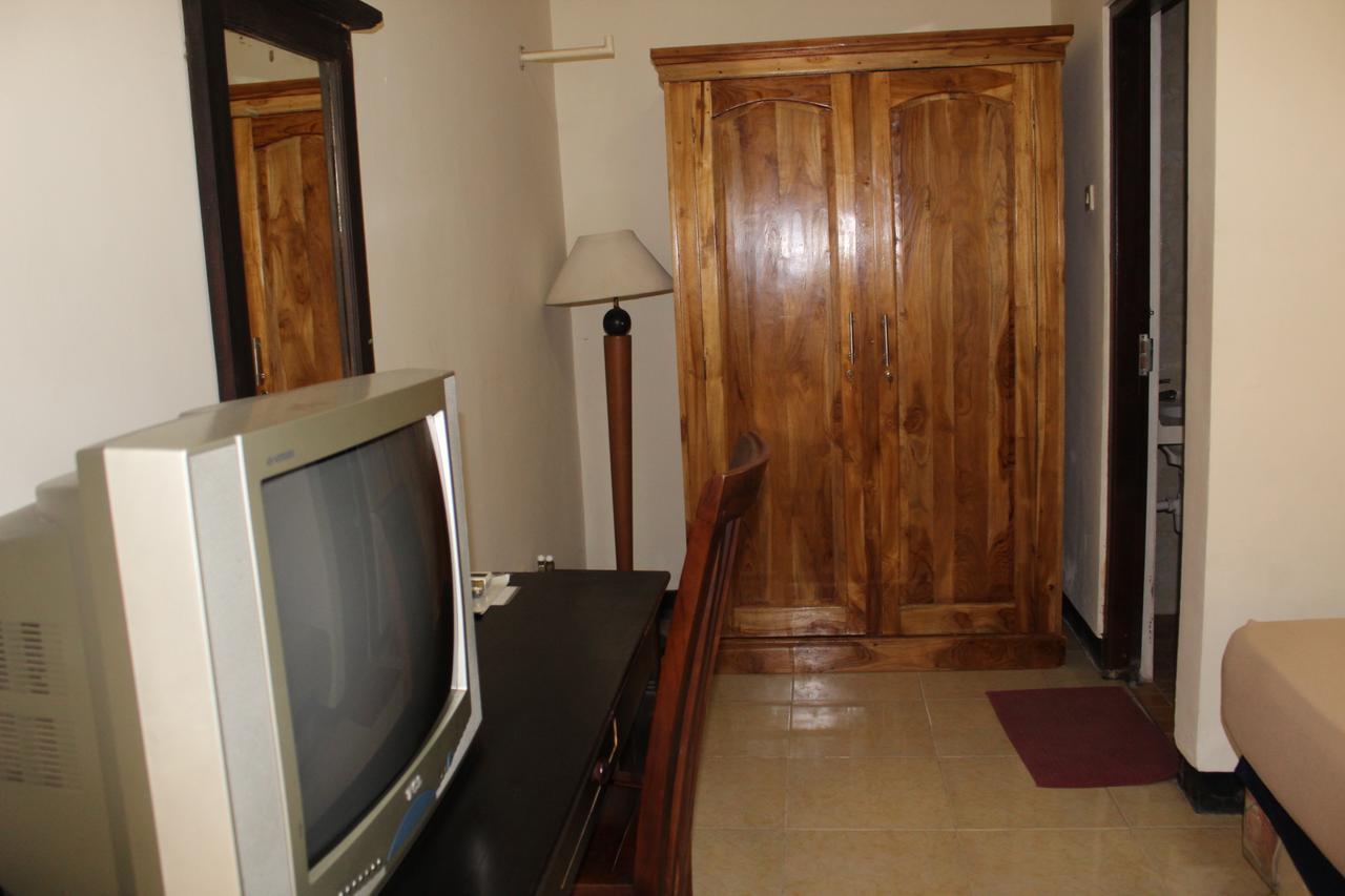 Hotel Simpang Tujuh à Cepu Extérieur photo