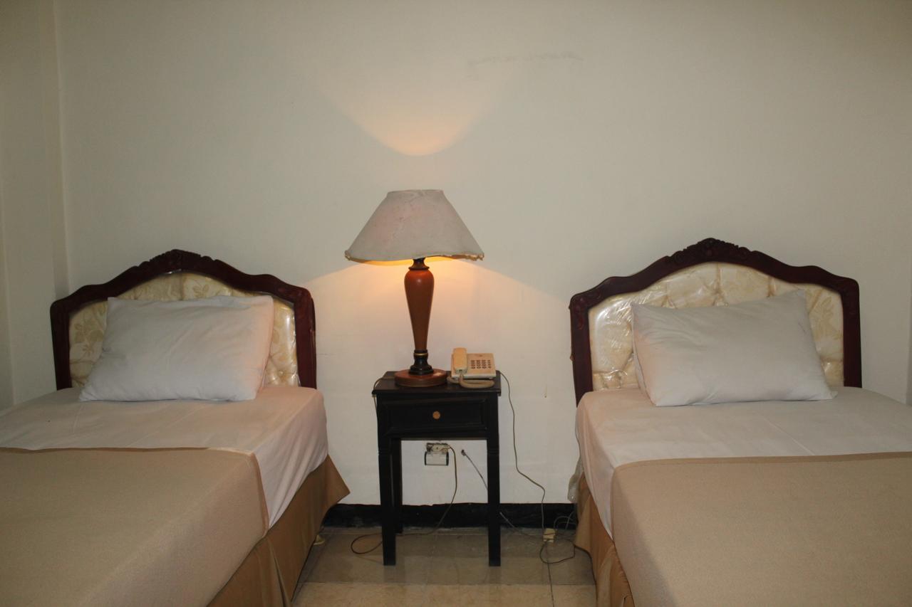 Hotel Simpang Tujuh à Cepu Extérieur photo