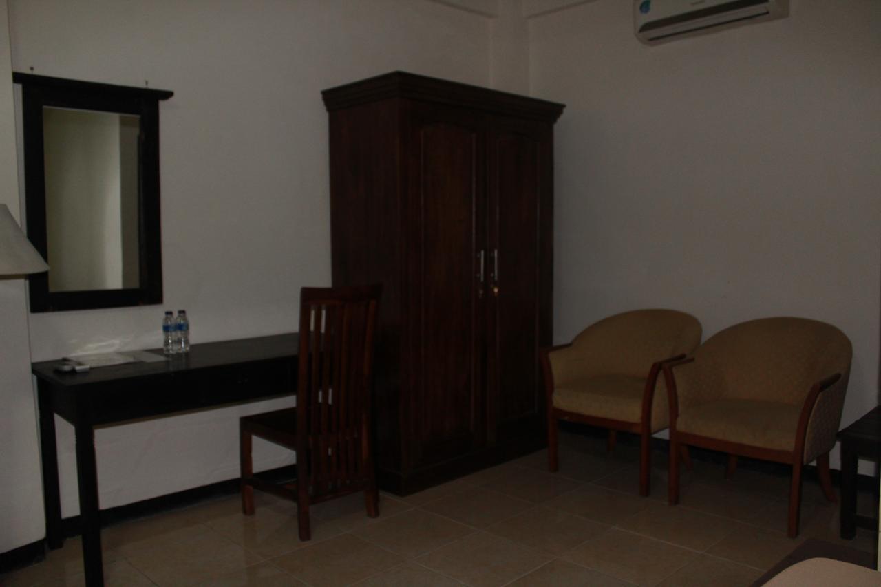 Hotel Simpang Tujuh à Cepu Extérieur photo