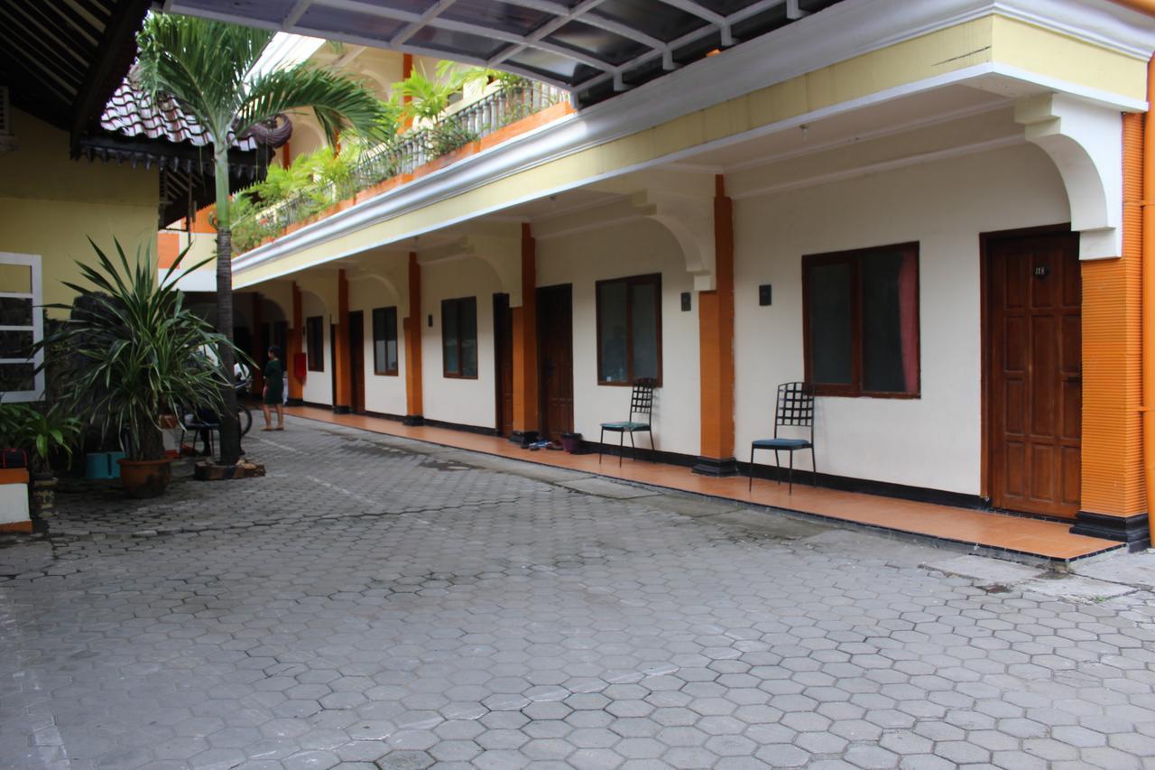 Hotel Simpang Tujuh à Cepu Extérieur photo