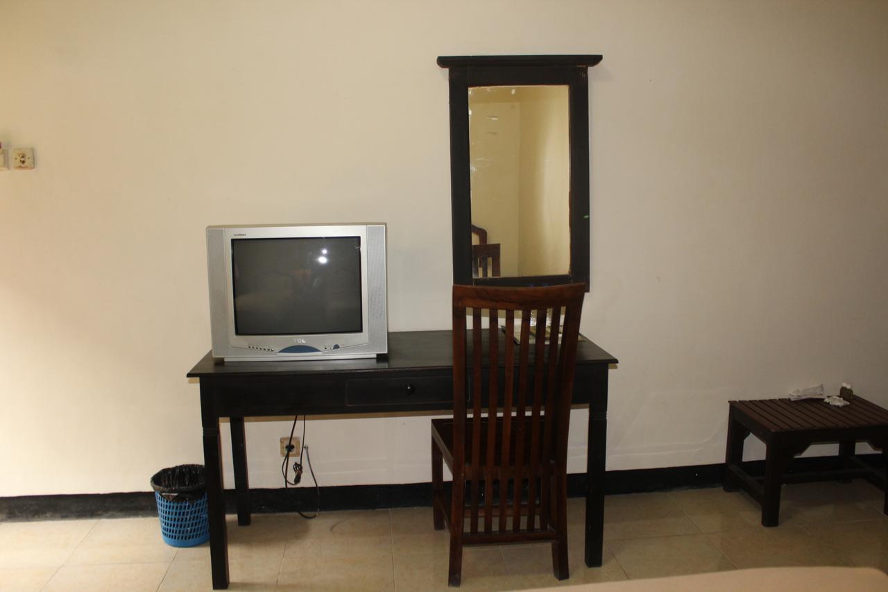 Hotel Simpang Tujuh à Cepu Extérieur photo